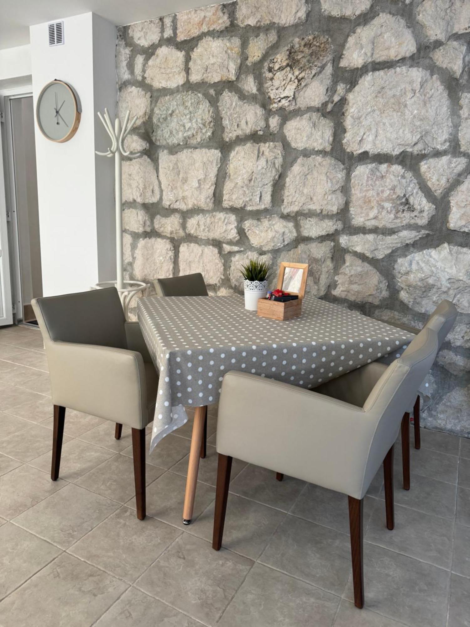 Villa Viden Apartments Tučepi Buitenkant foto